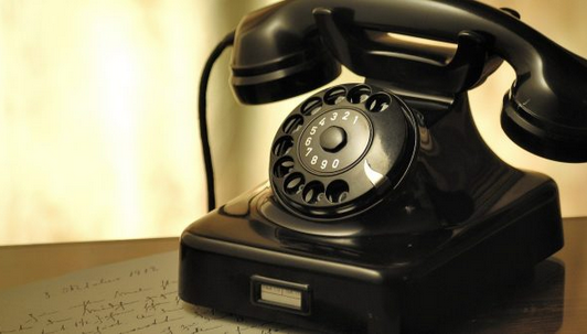 Telefon retro z połowy XX wieku